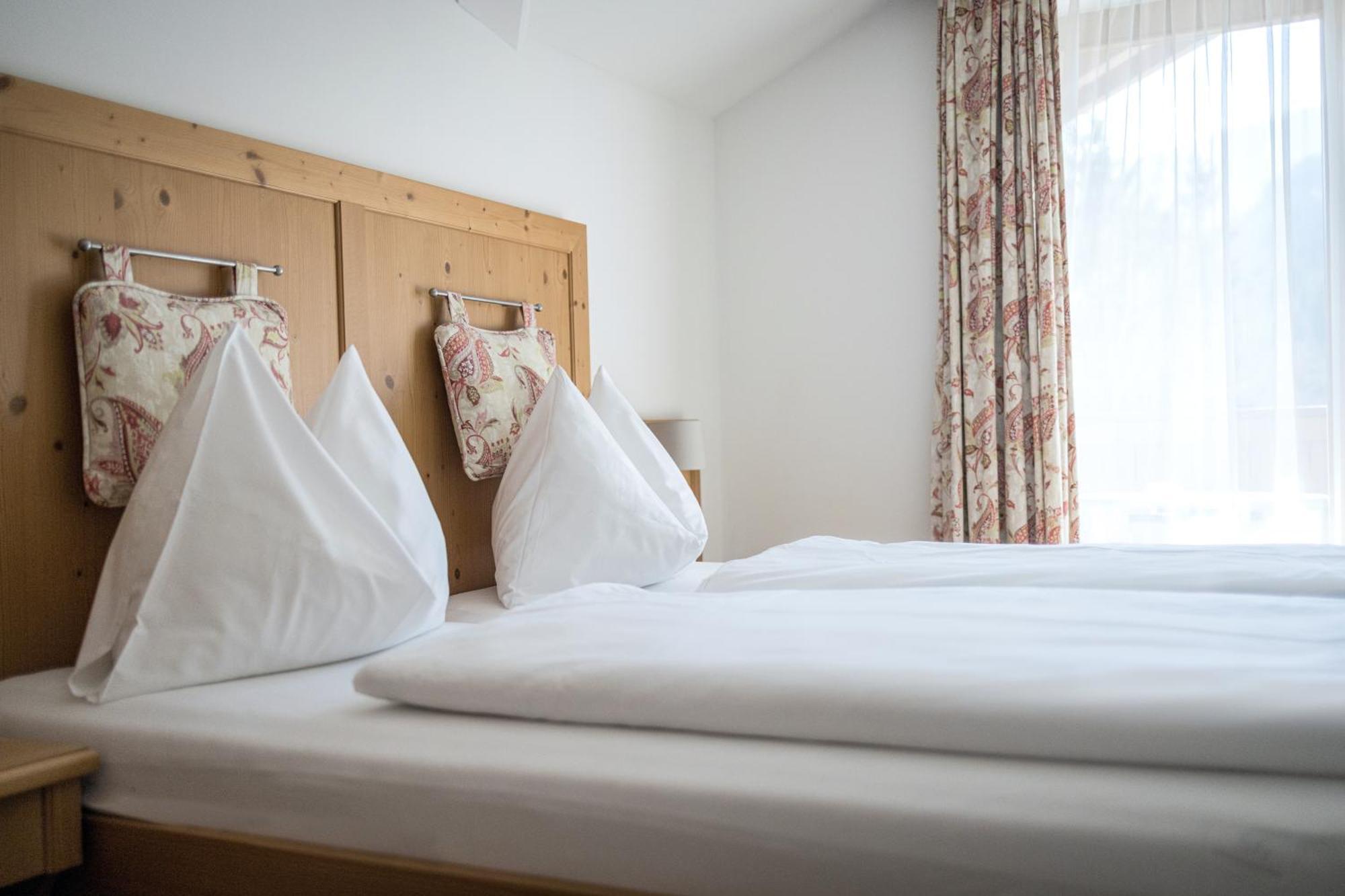 Hotel Sonnegg Saalbach-Hinterglemm Rum bild